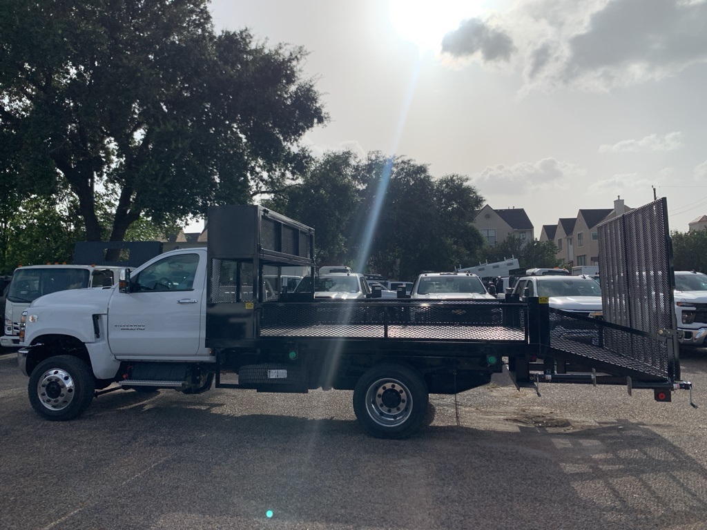 Vehicle image 7 of 24