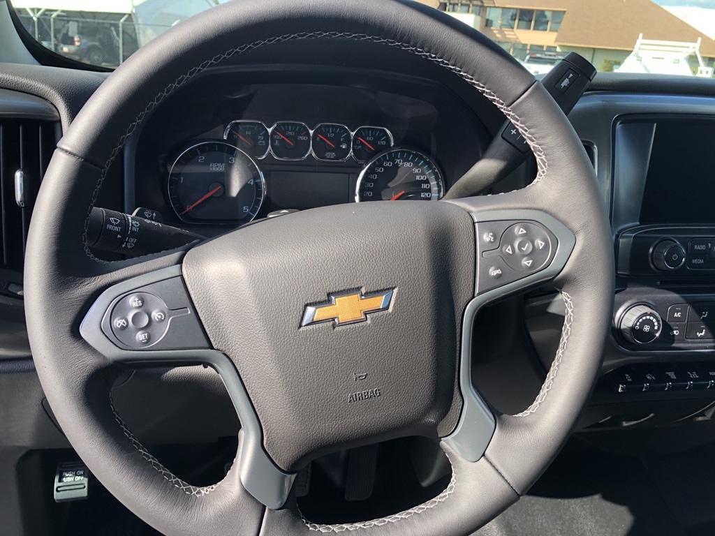 Vehicle image 28 of 32