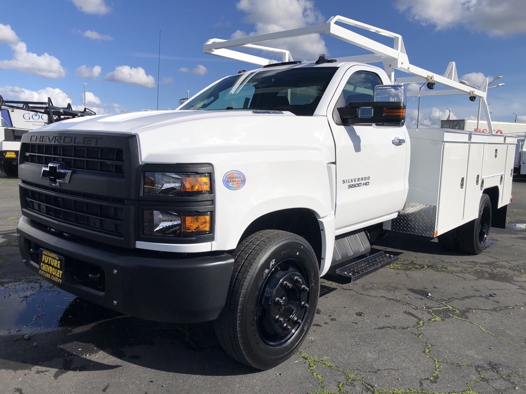 Vehicle image 2 of 32