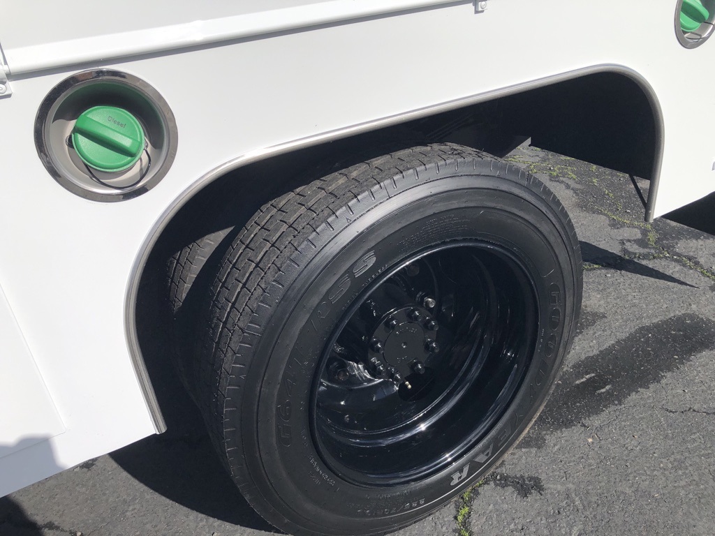 Vehicle image 24 of 32
