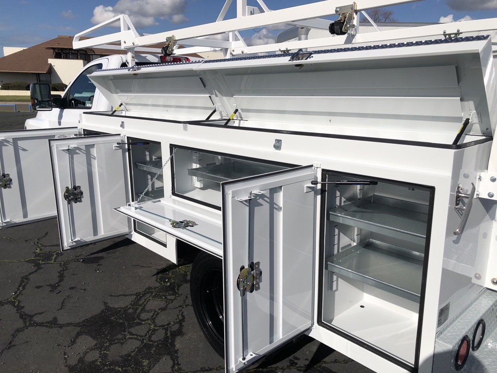 Vehicle image 10 of 32