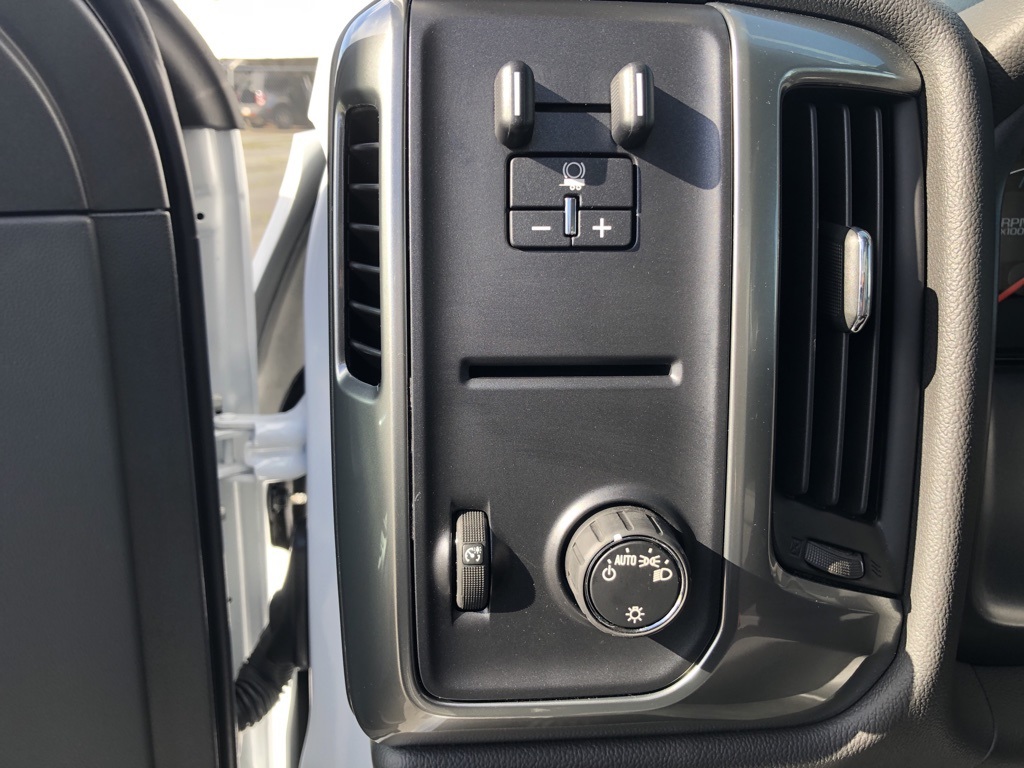 Vehicle image 27 of 32