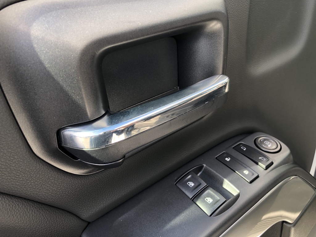 Vehicle image 26 of 32