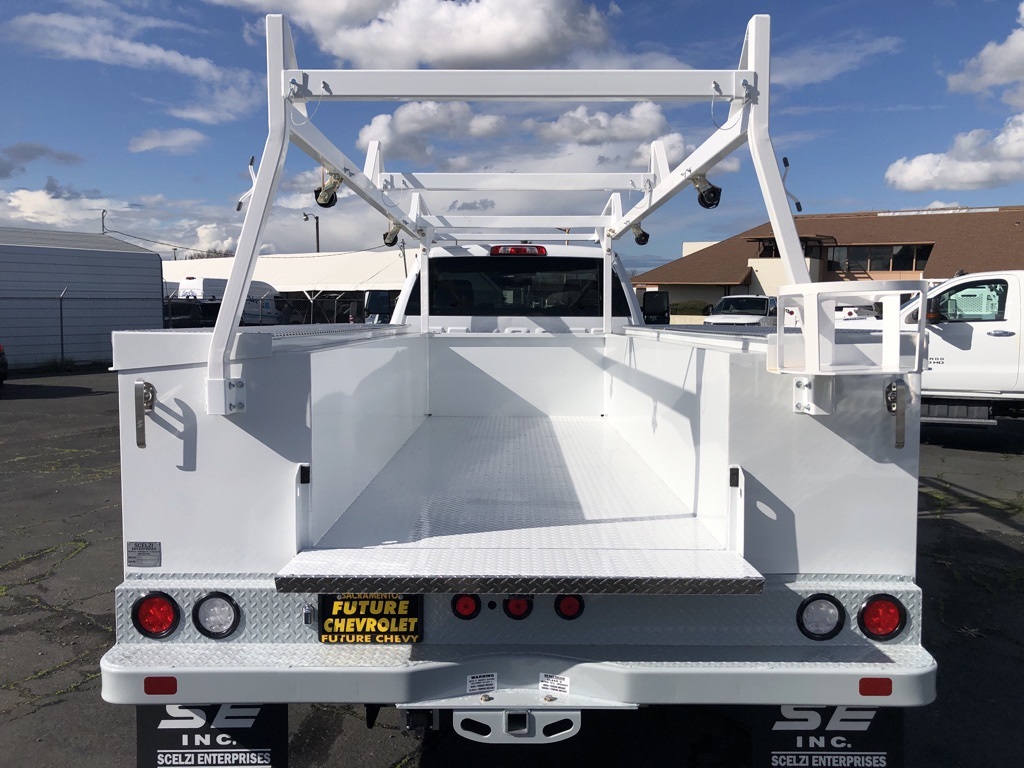 Vehicle image 18 of 32