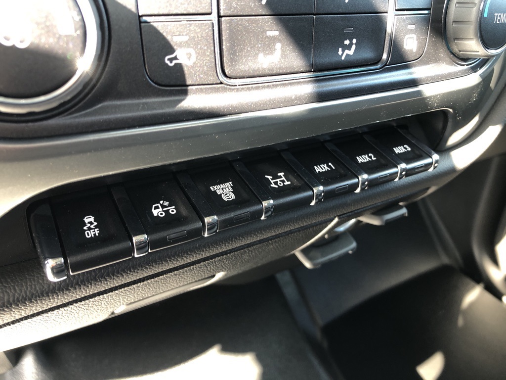 Vehicle image 29 of 32