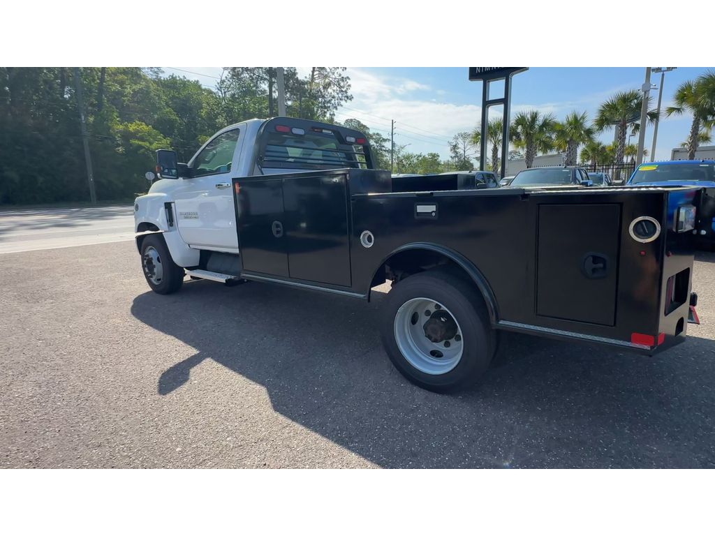 Vehicle image 15 of 28
