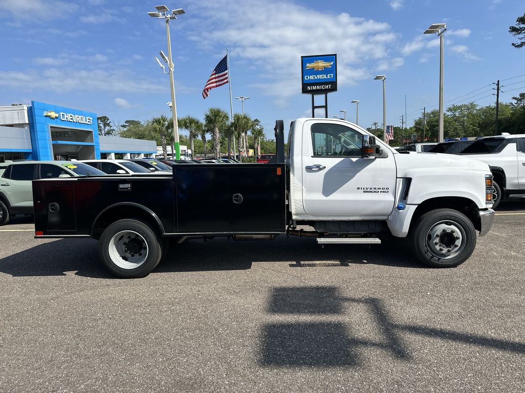 Vehicle image 9 of 28