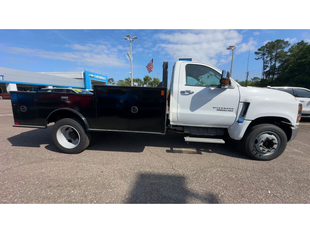 Vehicle image 7 of 28