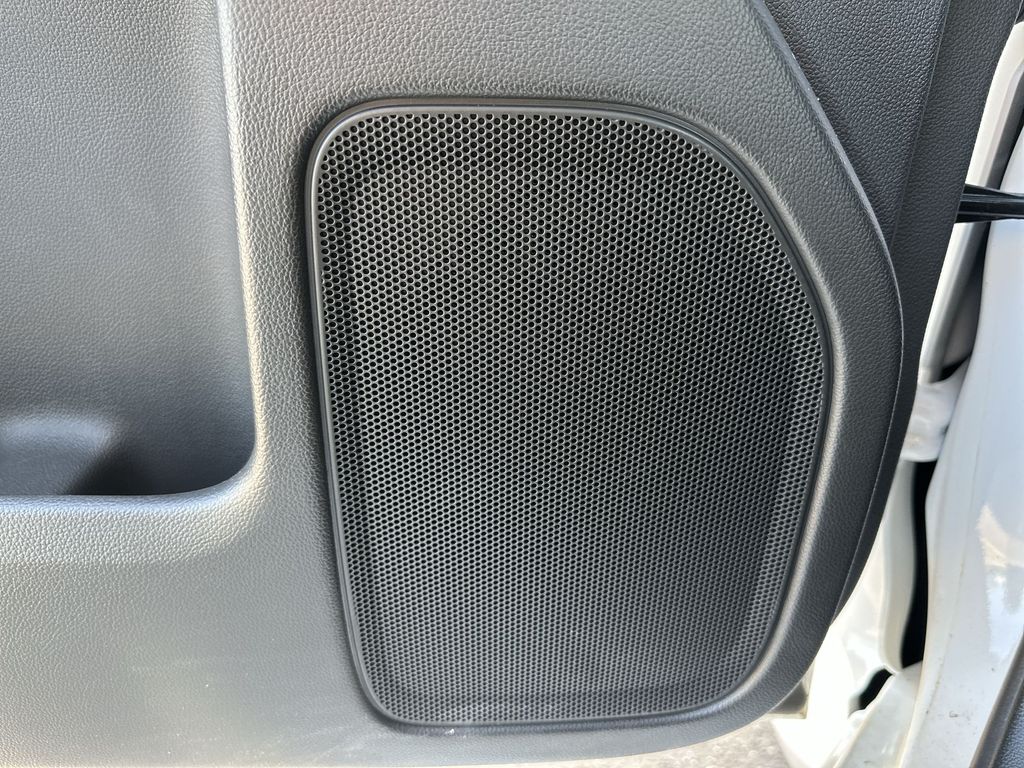 Vehicle image 27 of 28