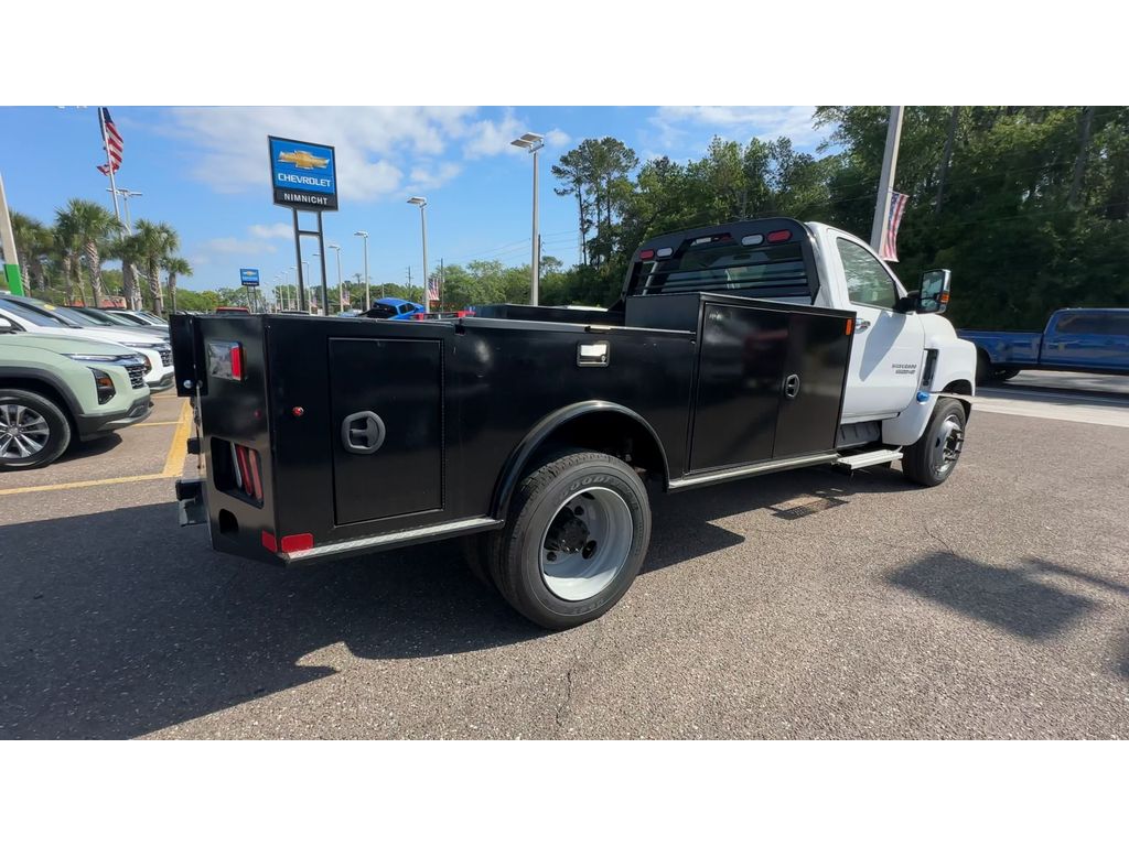 Vehicle image 11 of 28