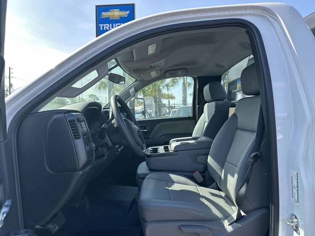 Vehicle image 19 of 28