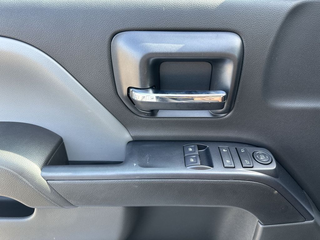 Vehicle image 26 of 28