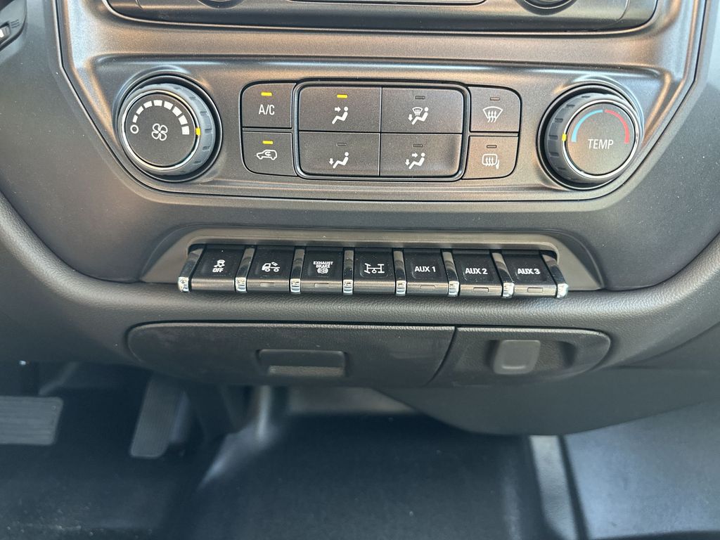 Vehicle image 25 of 28