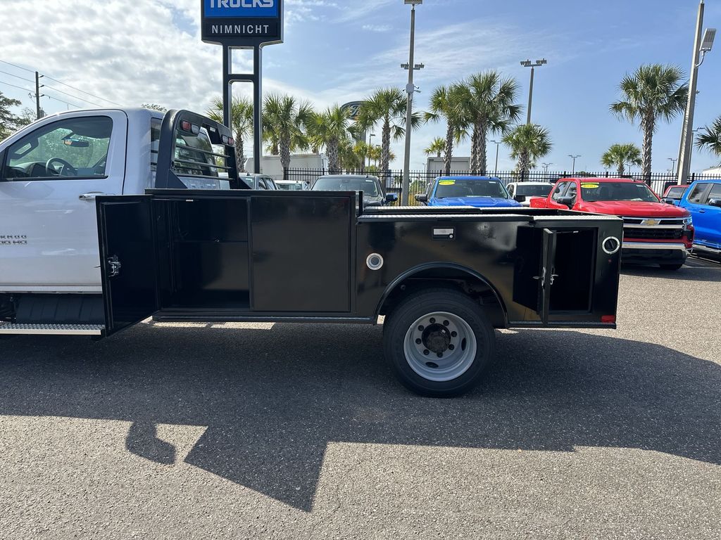 Vehicle image 14 of 28