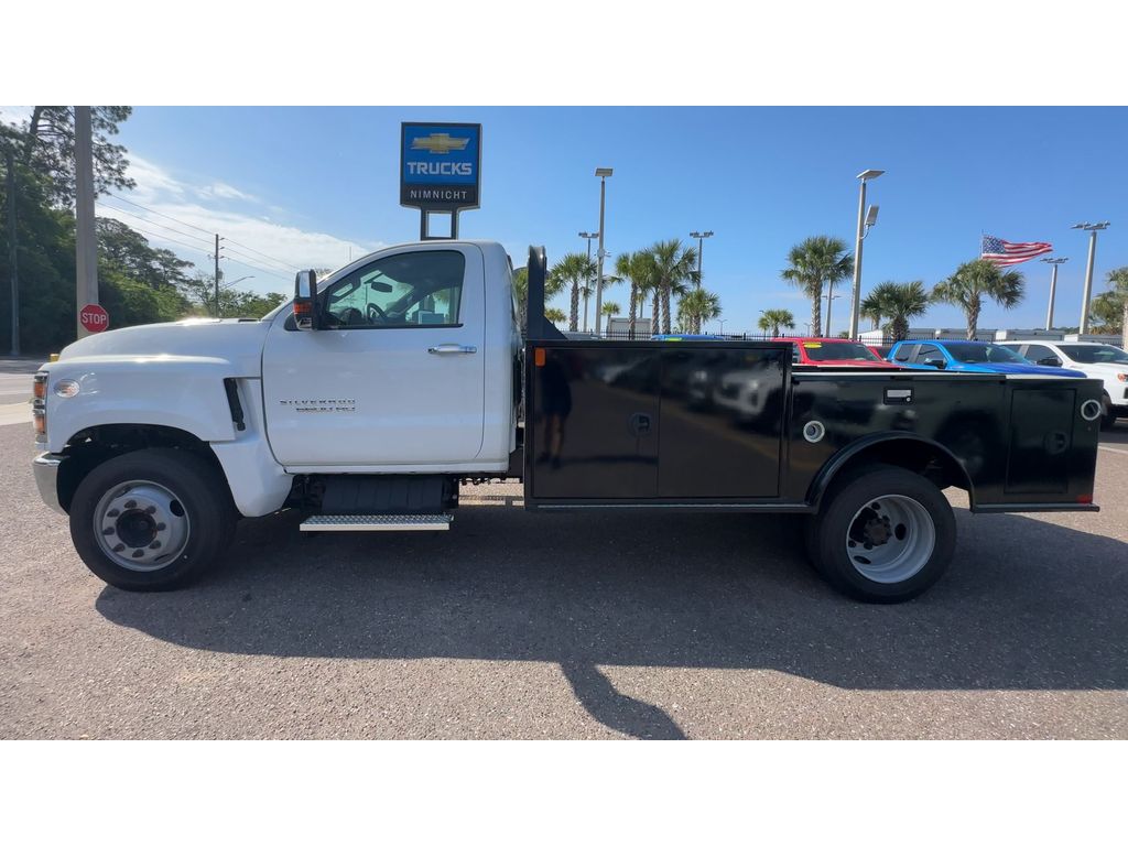 Vehicle image 17 of 28