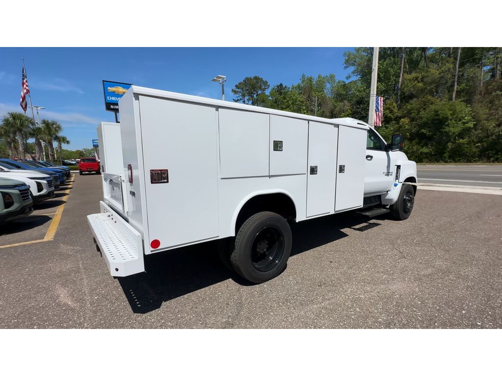 Vehicle image 10 of 27