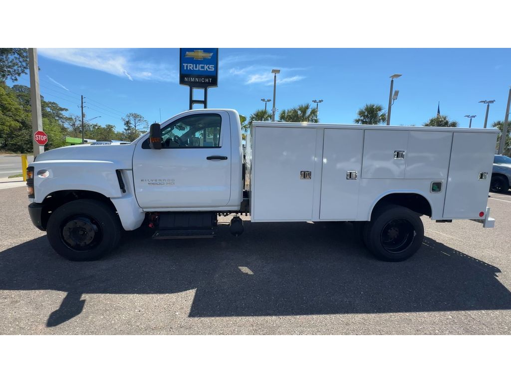 Vehicle image 16 of 27