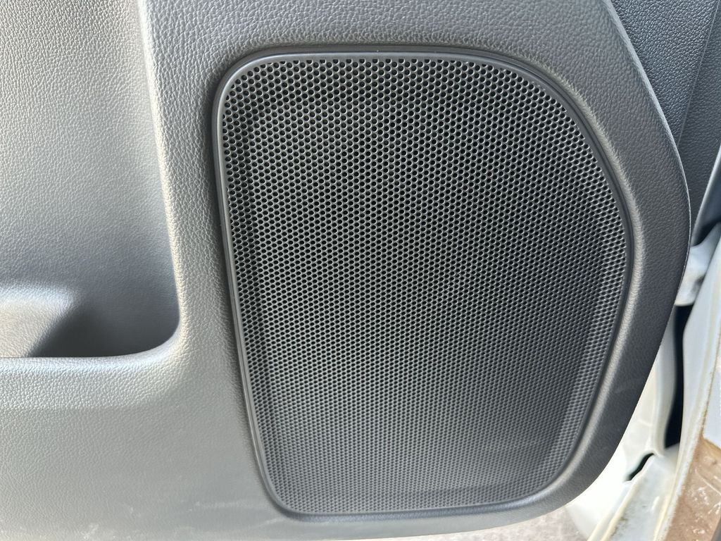 Vehicle image 25 of 27