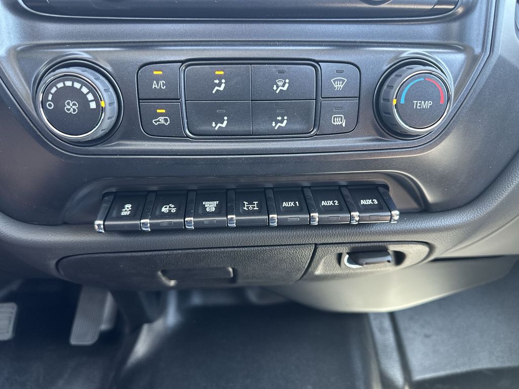 Vehicle image 23 of 27
