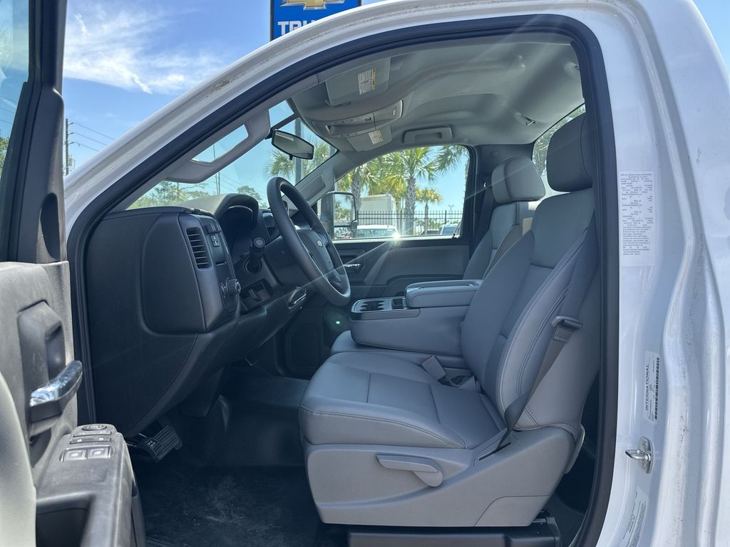 Vehicle image 18 of 27