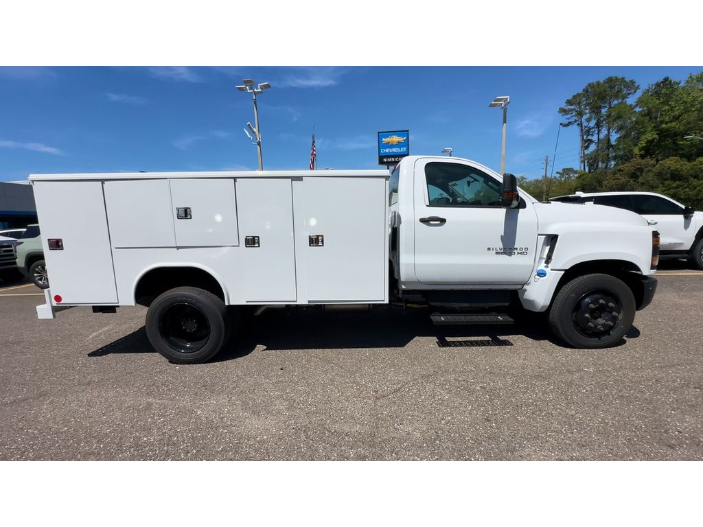 Vehicle image 8 of 27