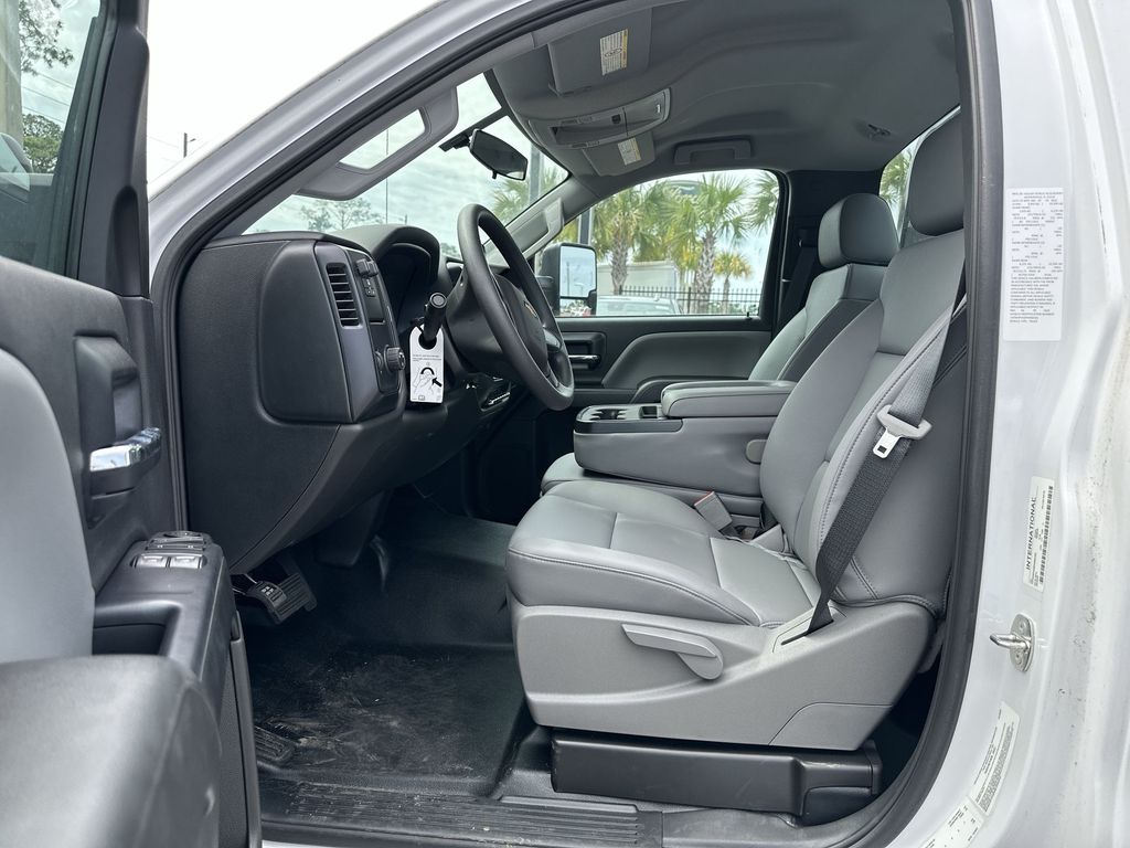 Vehicle image 18 of 25