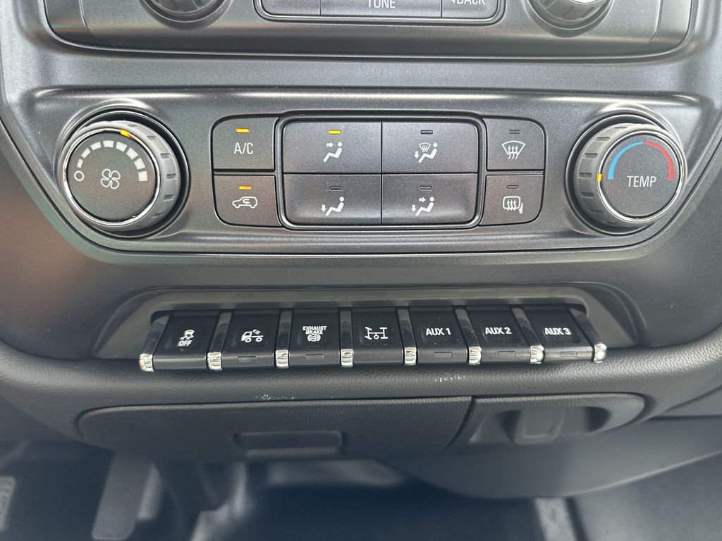 Vehicle image 23 of 25