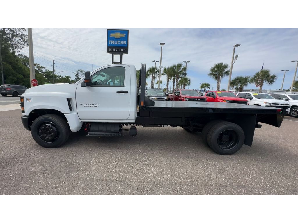 Vehicle image 16 of 25