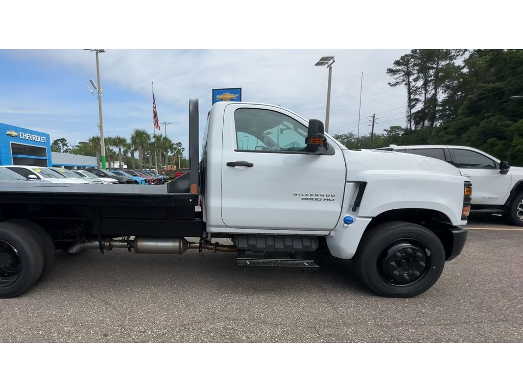 Vehicle image 9 of 25