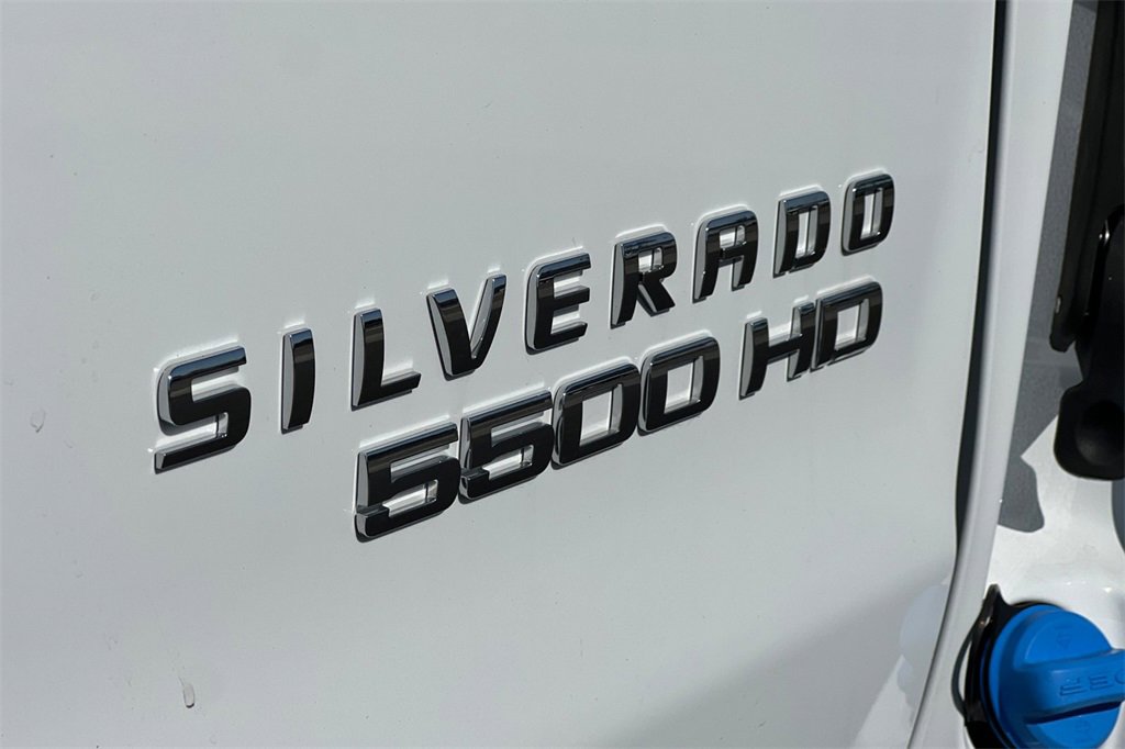 2023 Chevrolet Silverado MD LT Image 7 of 23
