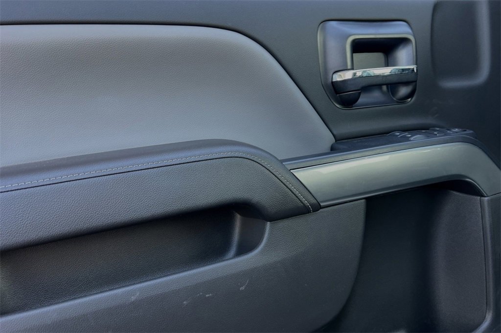 2023 Chevrolet Silverado MD LT Image 9 of 23