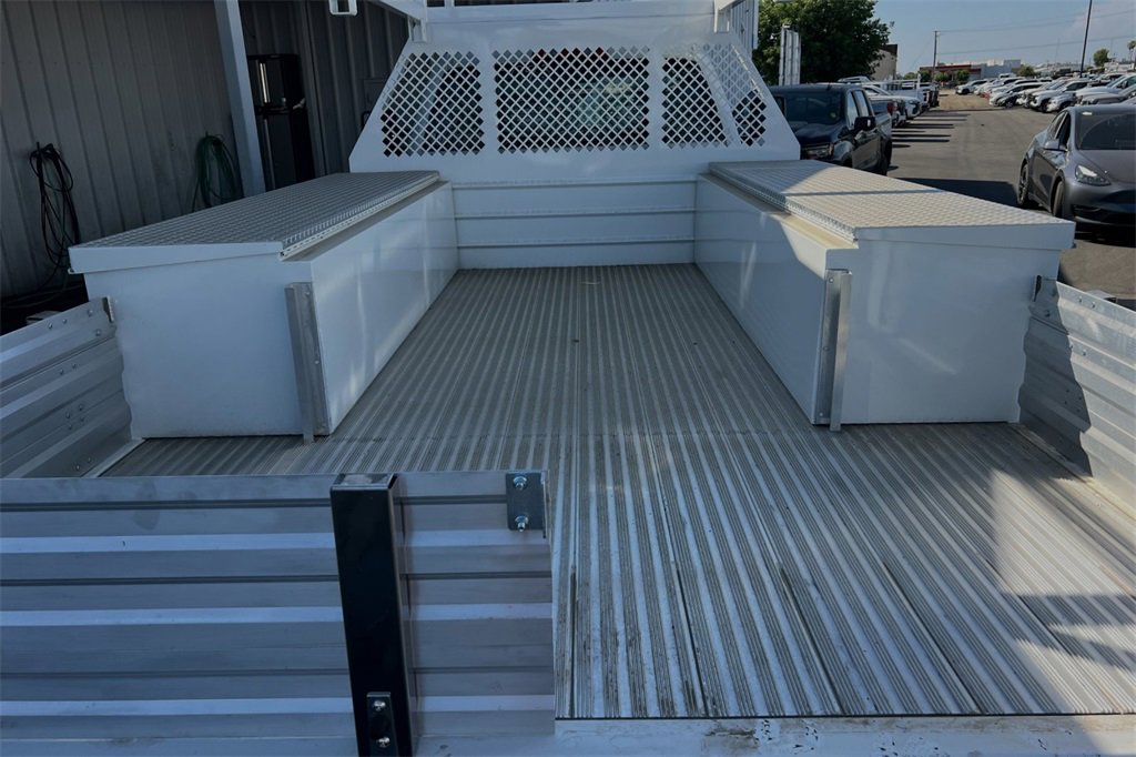 2023 Chevrolet Silverado MD LT Image 13 of 23