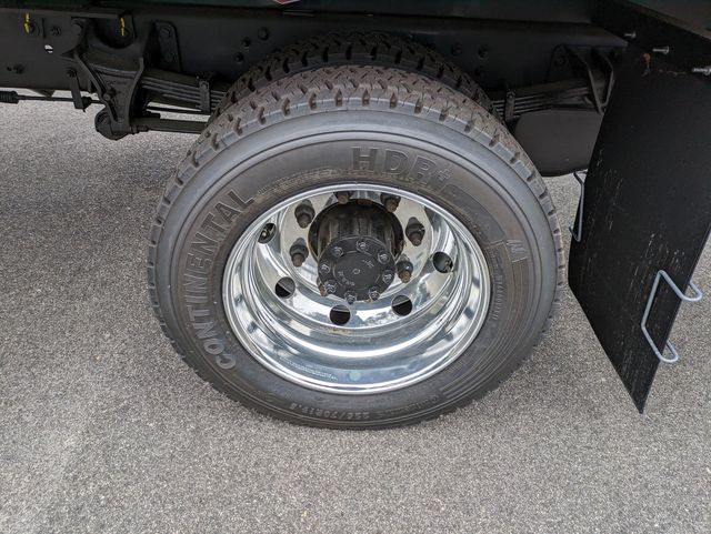 Vehicle image 23 of 24