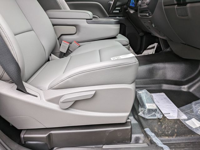 Vehicle image 21 of 24