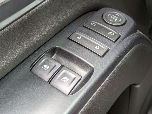 Vehicle image 18 of 24