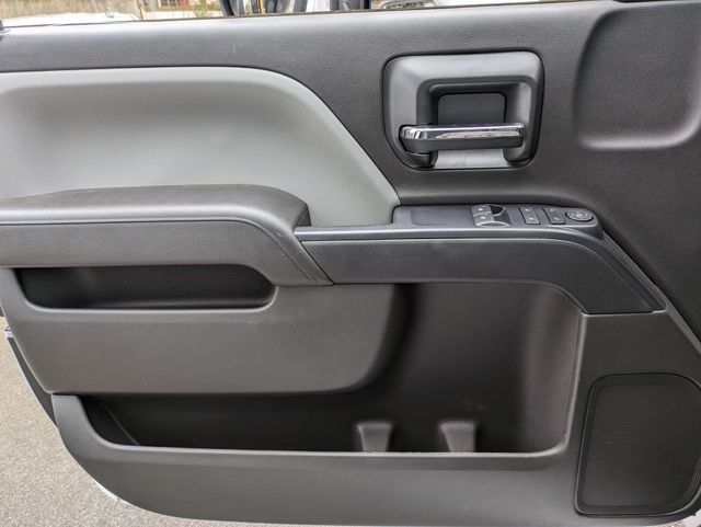 Vehicle image 17 of 24