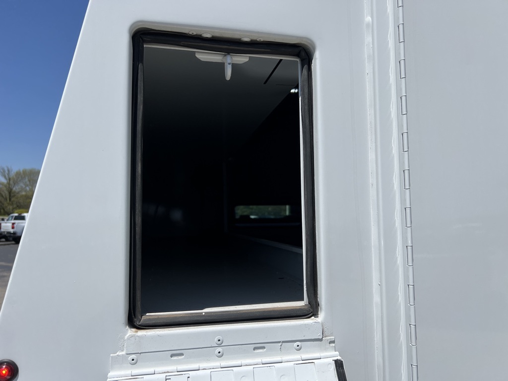 Vehicle image 12 of 31