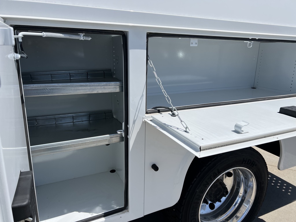 Vehicle image 10 of 31