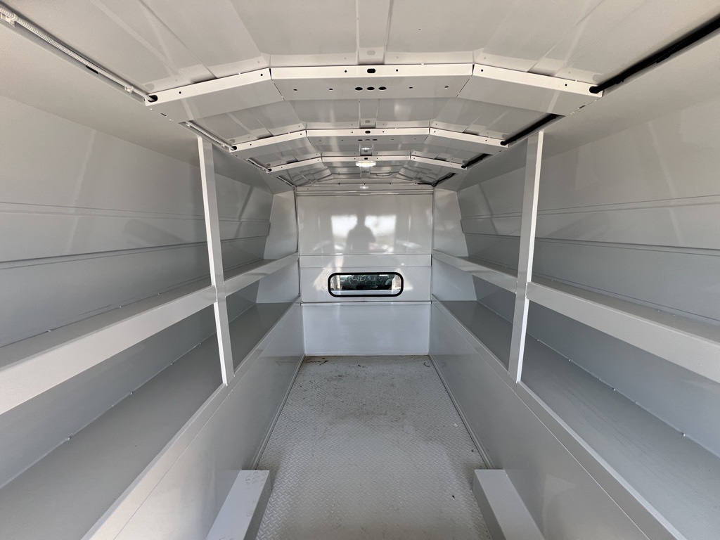 Vehicle image 13 of 31
