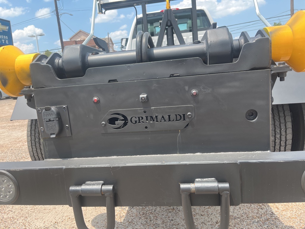 Vehicle image 12 of 18