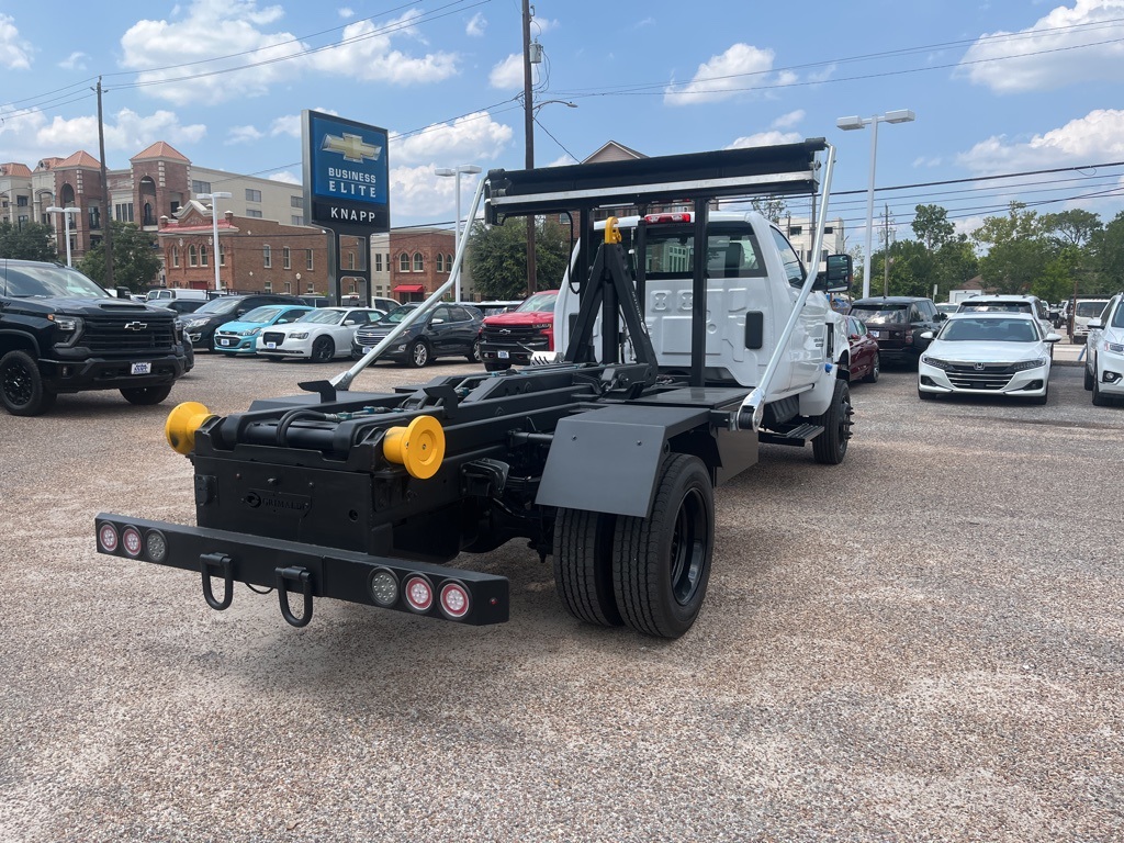 Vehicle image 15 of 18