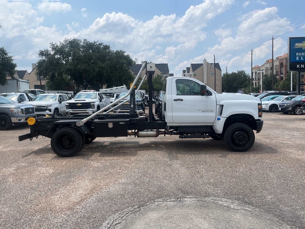 Vehicle image 16 of 18