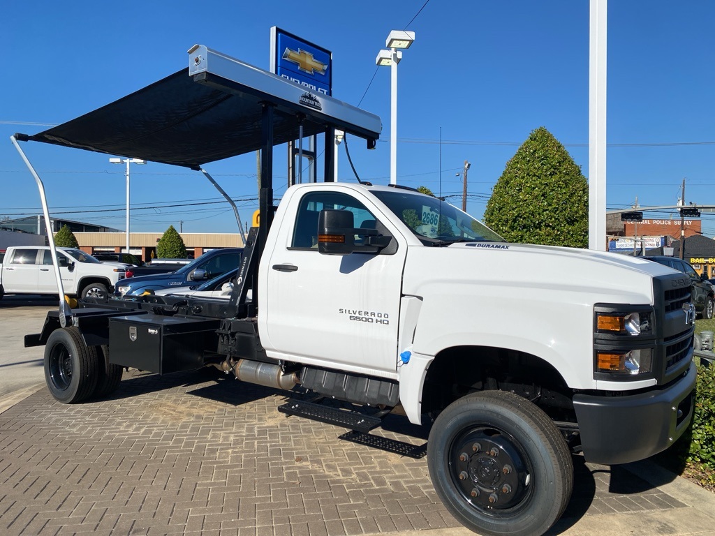 Vehicle image 13 of 18