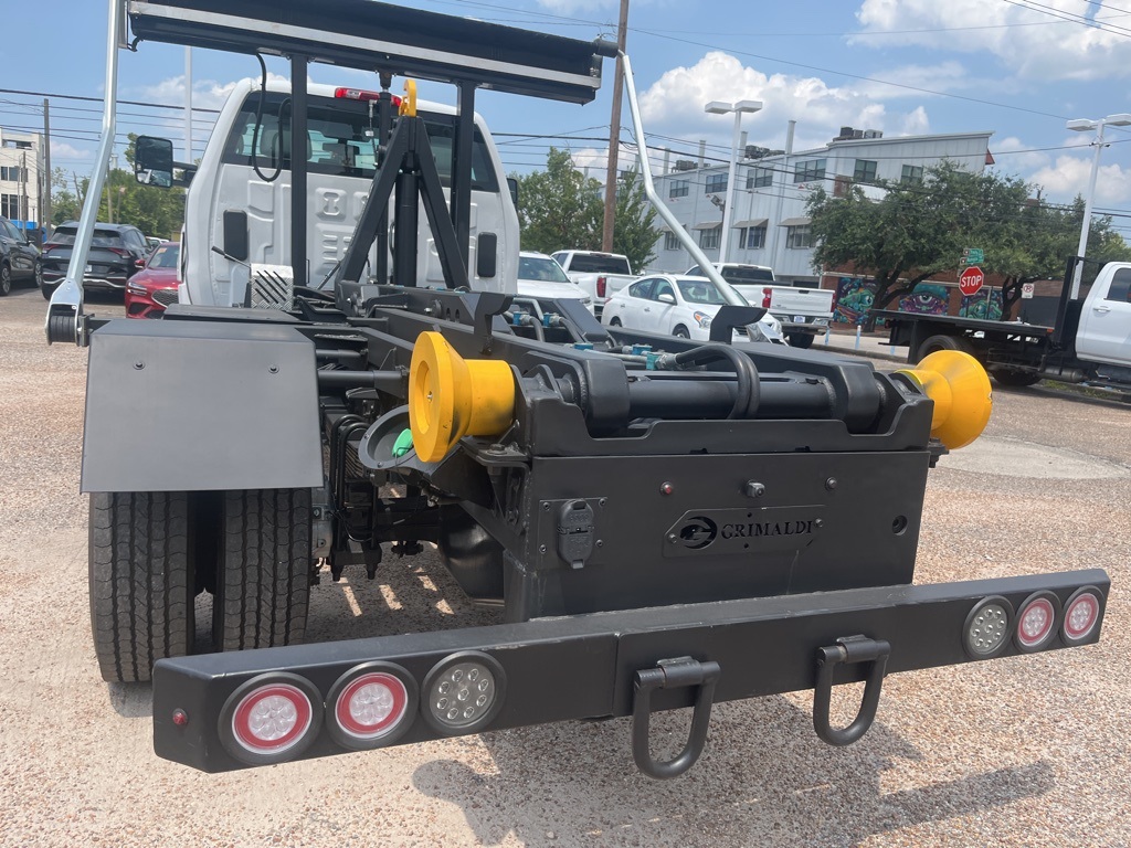 Vehicle image 11 of 18