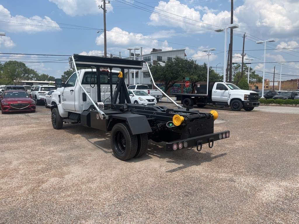 Vehicle image 9 of 18