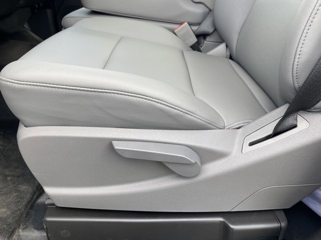 Vehicle image 21 of 25