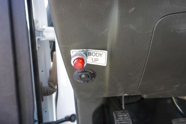 Vehicle image 20 of 23