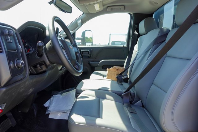 Vehicle image 15 of 23