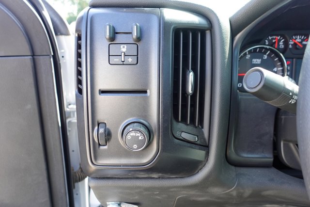 Vehicle image 19 of 23