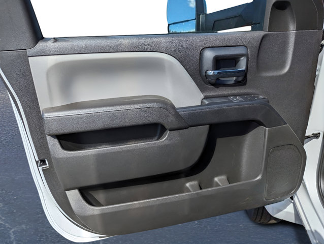 Vehicle image 18 of 22